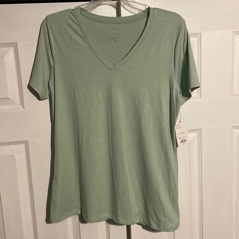 NWT Apt. 9 Essentials V-neck Tee